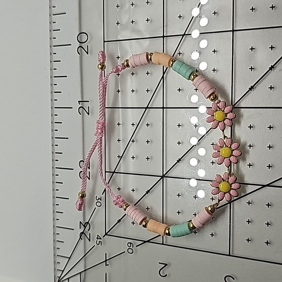 Handmade Colorful Pink Daisy Bracelet - Picture 3 of 3